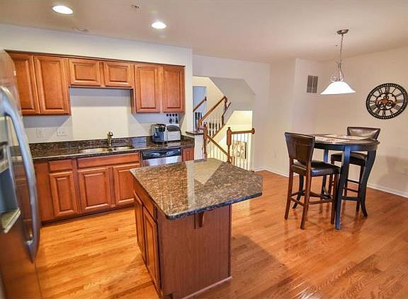 4th image of 18 Gold Rose Ln