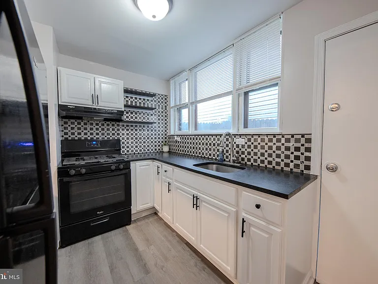 2924 Salmon St — Photo 14