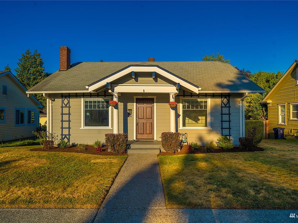 Beautifully maintained, move-in ready home!!
