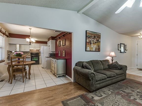 5th image of 604 Vickie Dr