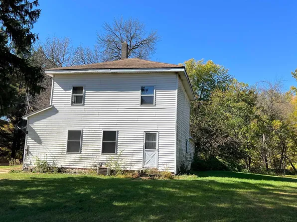 426 N Washington Ave, Fredericksburg, IA 50630