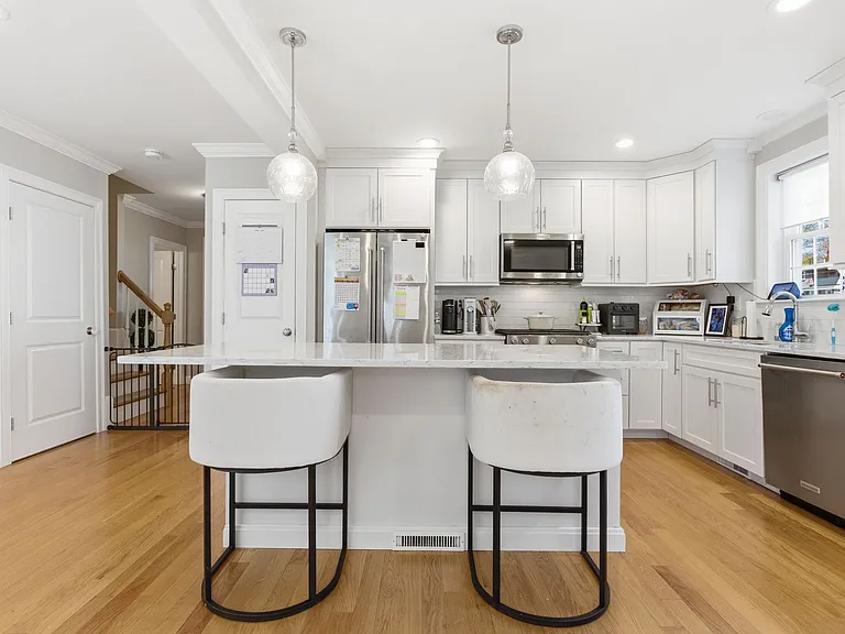 7 Spring Ct #A — Photo 3
