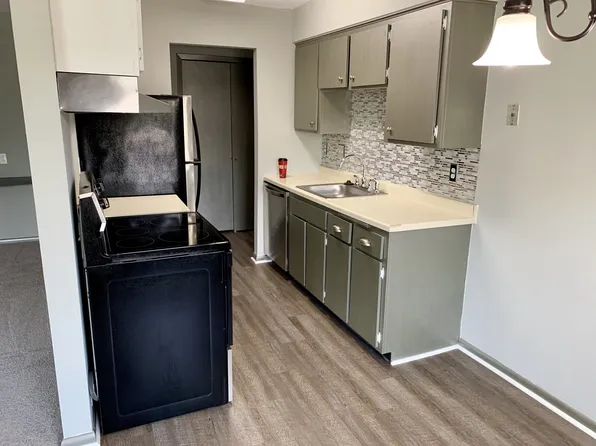 810 9th Ave S APT 8, Hopkins, MN 55343