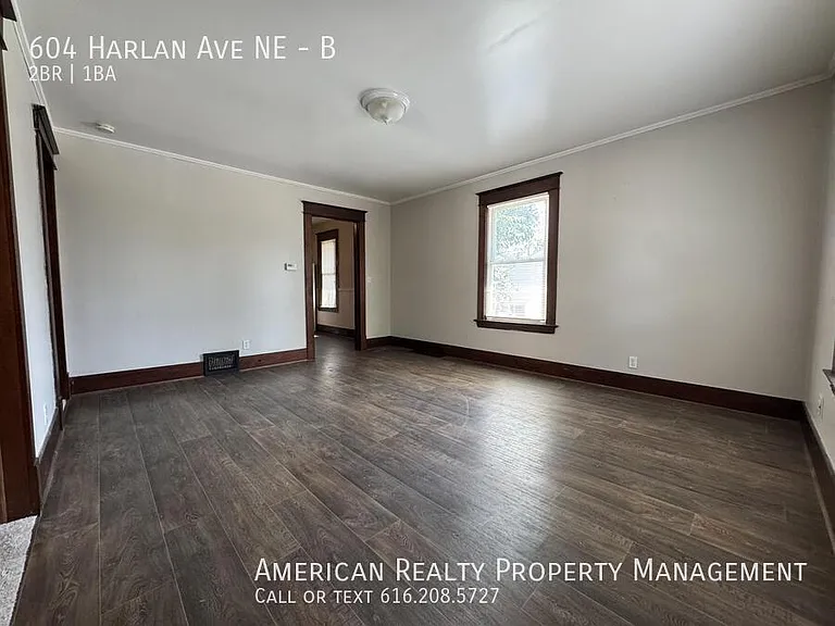 604 Harlan Ave NE #B — Photo 3