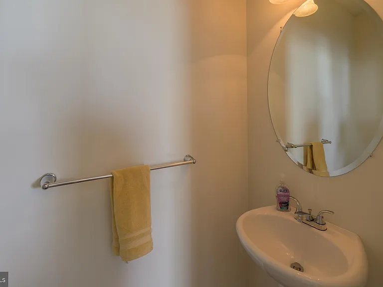 310 Katie Ln — Photo 8
