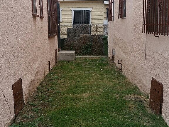 2nd image of 949 W 62nd Pl