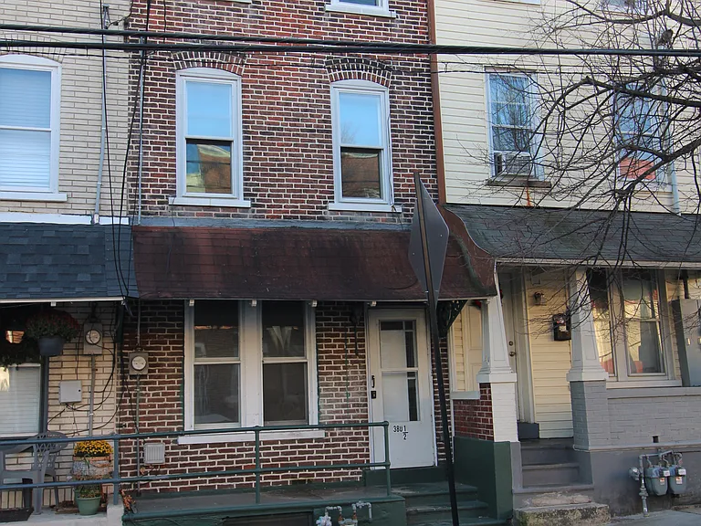 380 1/2 W Washington St — Photo 12