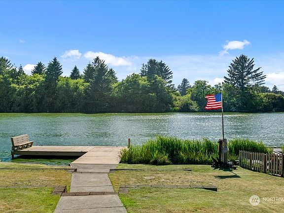 3rd image of 511 Duck Lake Drive SE