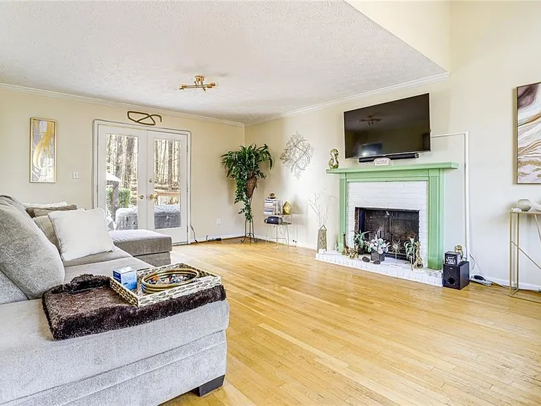 3595 Chastain Ct — Photo 8