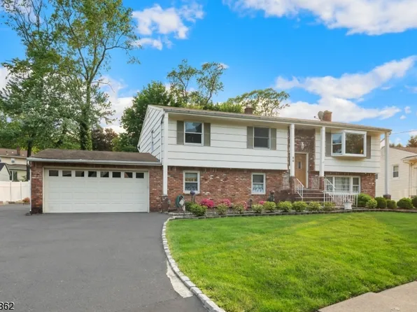 94 Colonial Rd, Midland Park Boro, NJ 07432