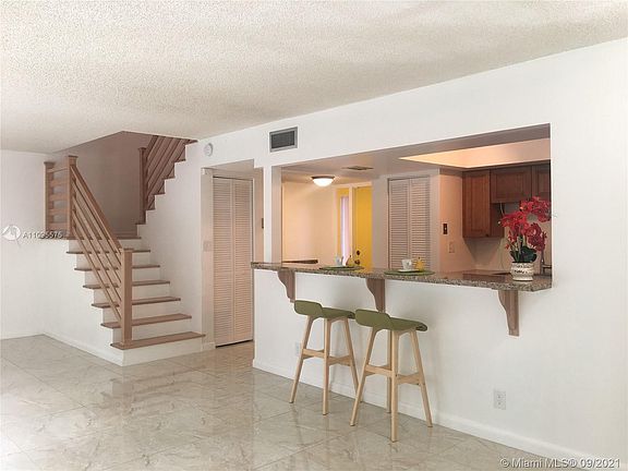 3rd image of 400 Commodore Dr APT 305