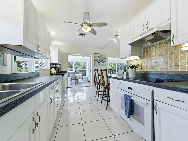 8455 SE Palm St — Photo 16
