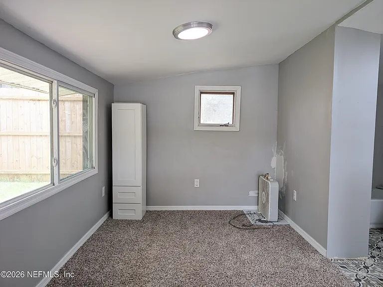220 Mirror Lake Dr #B — Photo 6