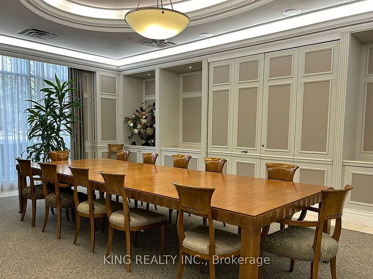 25 Kingsbridge Garden Cir #627 — Photo 7