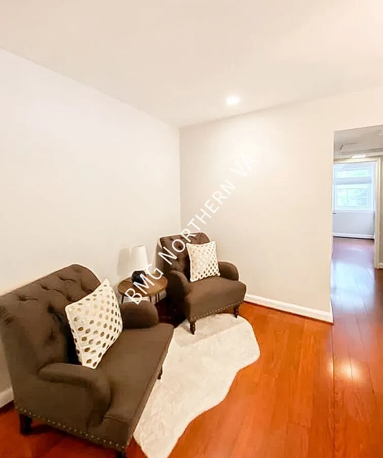 Tastefully Renovated 2 Bedroom 1 Bathroom Condo In Park-Like Setting In Westmoreland Terrace — Photo 4