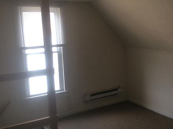 4th image of 3219 NE Madison Ave