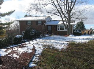 355 Overlook Dr, Beaver Falls, PA