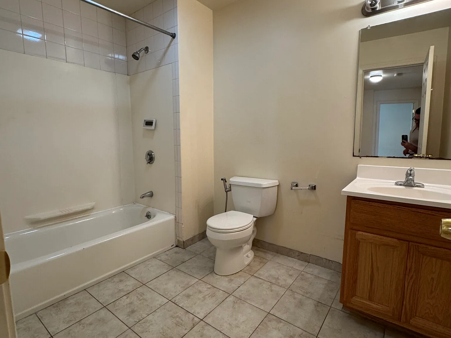 5 bed, 2.5 bath, $5,000 — Photo 2