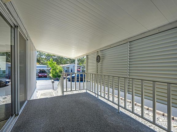 4th image of 28 Larkspur Ave