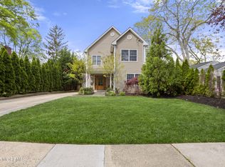 196 Highwood Rd, Oakhurst, NJ 07755