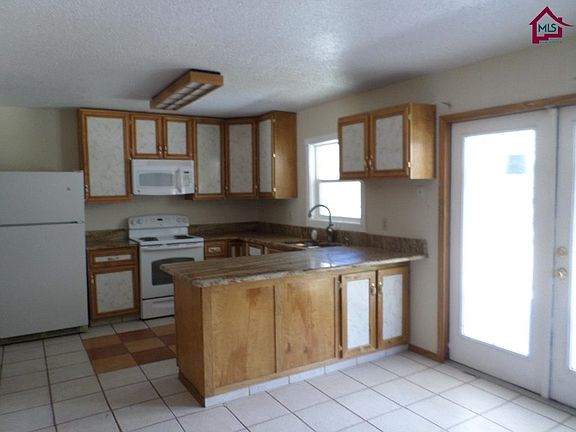 2nd image of 2605 La Luz St