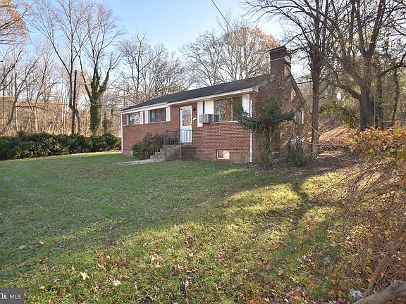 2nd image of 1305 Rich Hill Dr