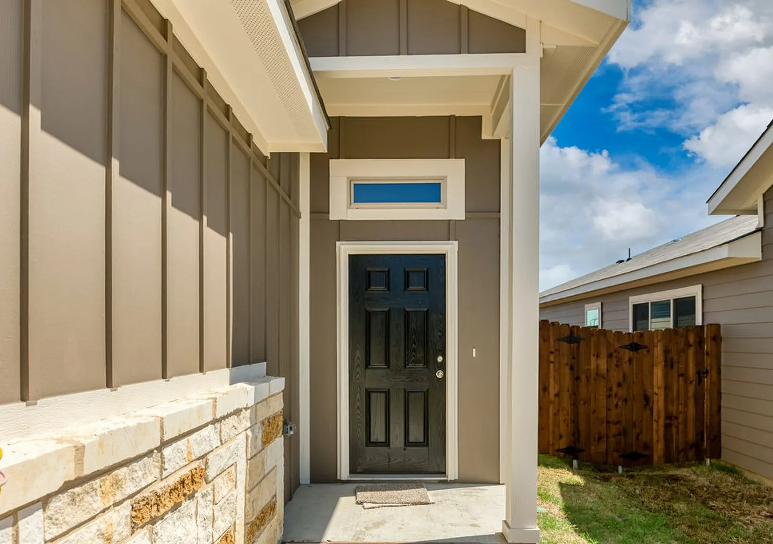 Gorgeous 3 Bedroom Duplex Located In Midlothian Isd! — Photo 2