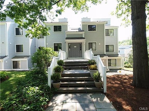 3rd image of 38 Rowayton Woods Dr