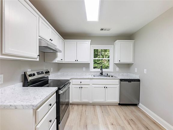 5th image of 2862 Argyle Dr NW