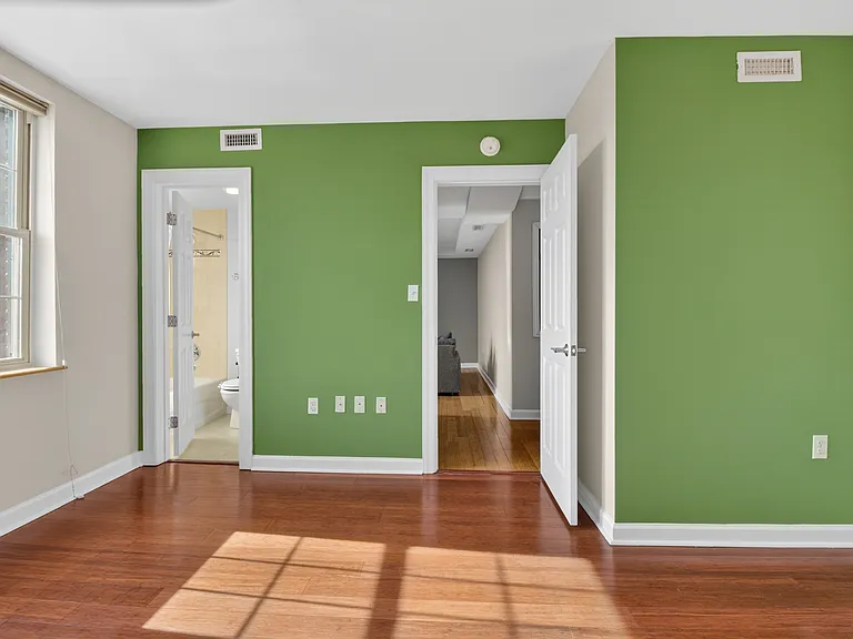 1417 Newton St NW #404 — Photo 8