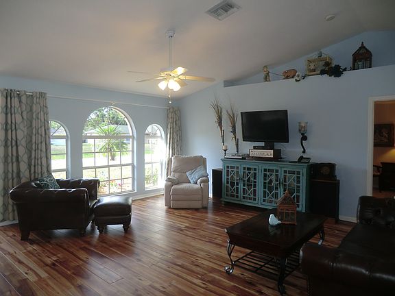 4th image of 4192 Pincushion St