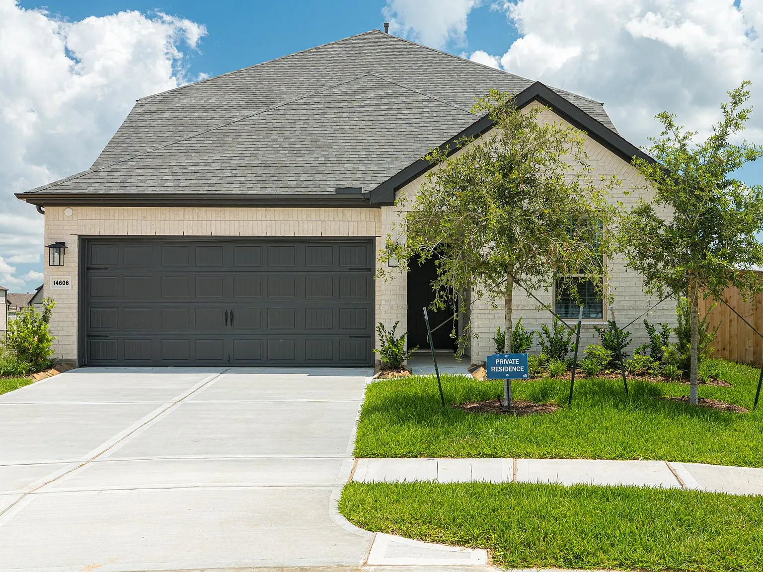 4 bed, 4.0 bath, 2947 sqft, $3,300 — Photo 2