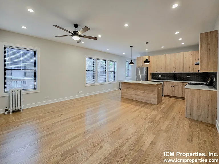 4949 N Oakley Ave #3 — Photo 2