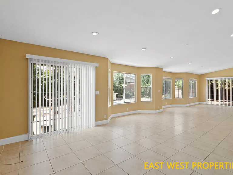 11186 Lavender Ave — Photo 16