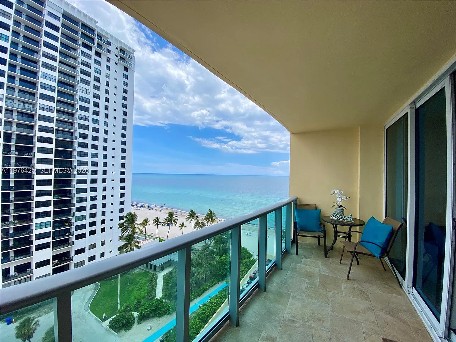 Wave Condo — Photo 2