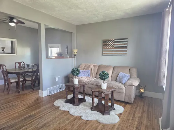 1236 Phelps St, Ottawa, IL 61350