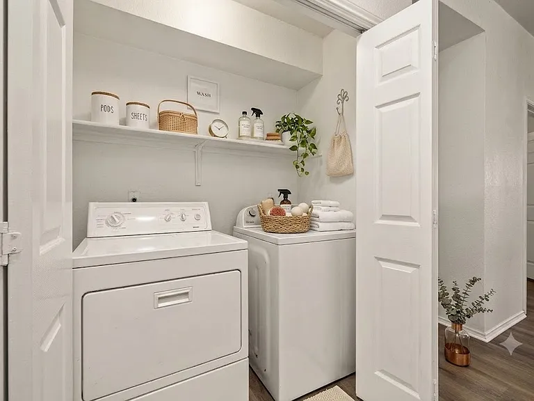 903 Luke Ln — Photo 15