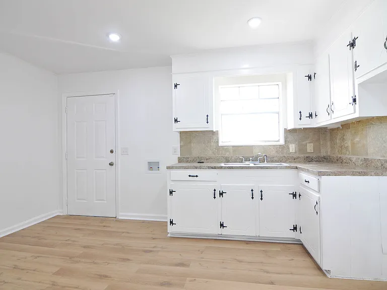 4304 Revelstoke Dr — Photo 5