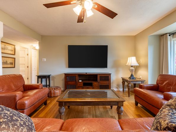 805 Regal Rd