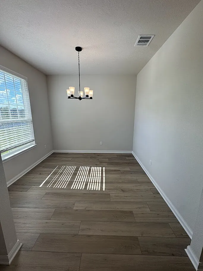 3 bed, 2.0 bath, 1500 sqft, $2,100 — Photo 3
