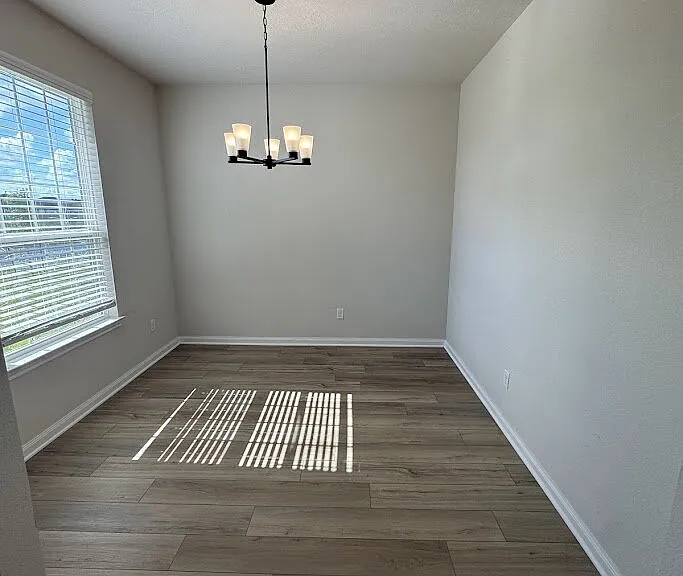 1340 Kingsgate Dr — Photo 3