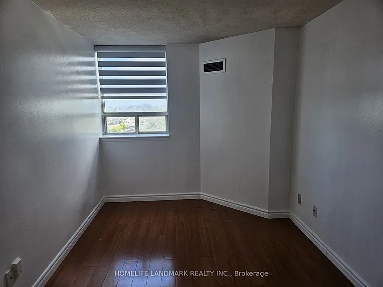 2460 Eglinton Ave E #901 — Photo 18