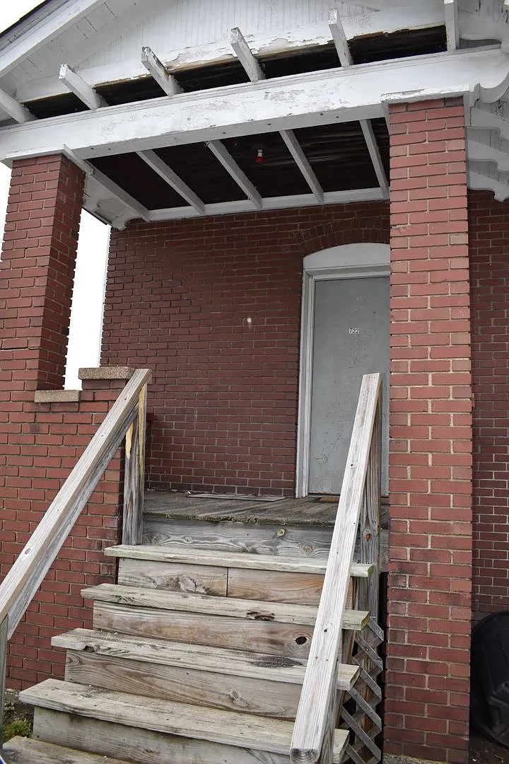 720-722 Klondyke Ave — Photo 2