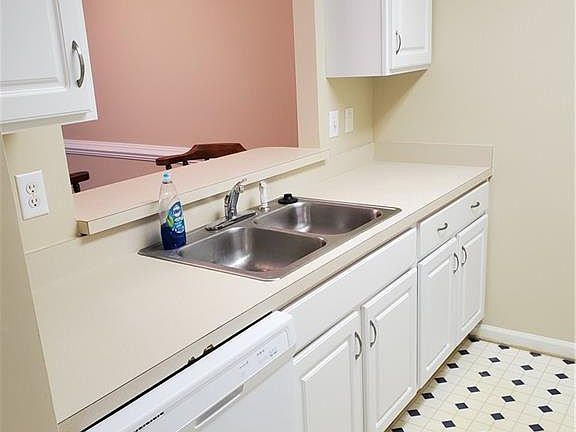 3rd image of 305 Settlement Dr