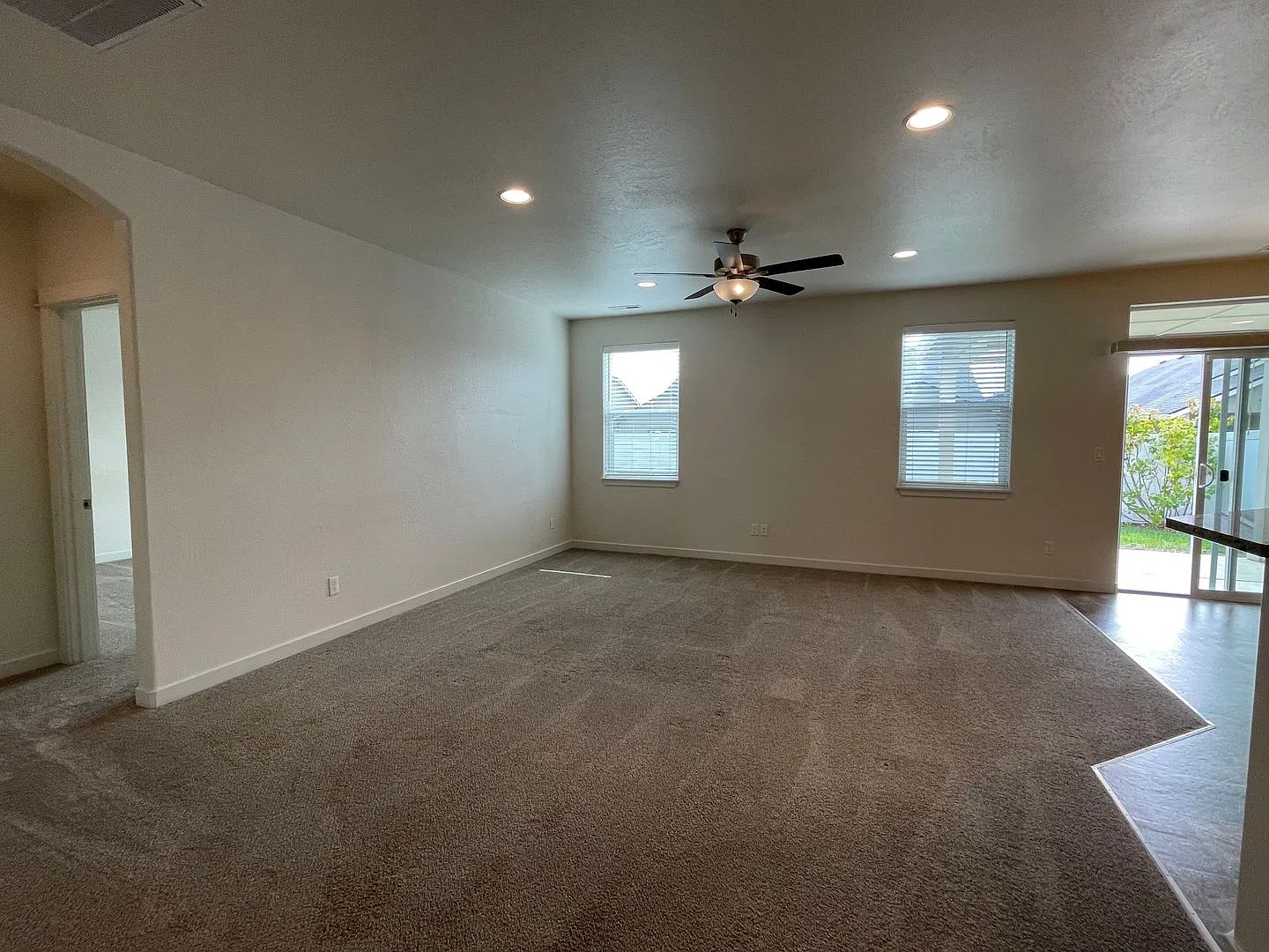 Gorgeous 3 Bed-2 Bath-A Must See — Photo 2