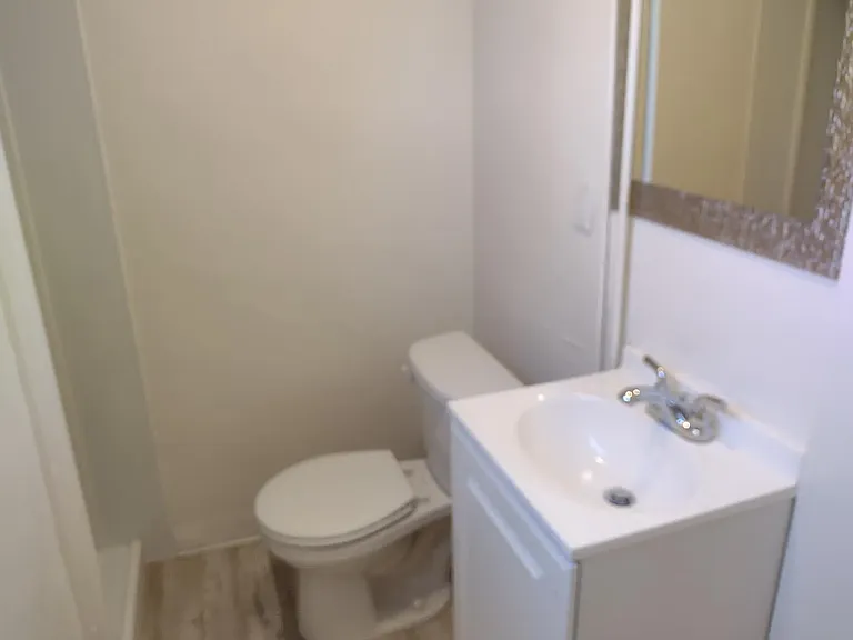 405 11th Ave #4 — Photo 8