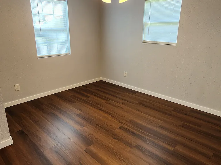 1010 N Apperson Way — Photo 3