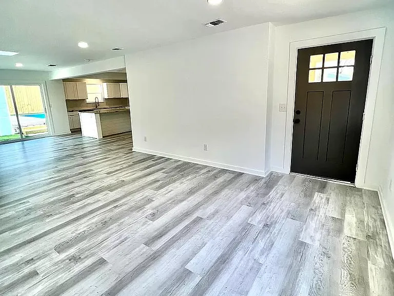 713 Cypress Dr — Photo 8