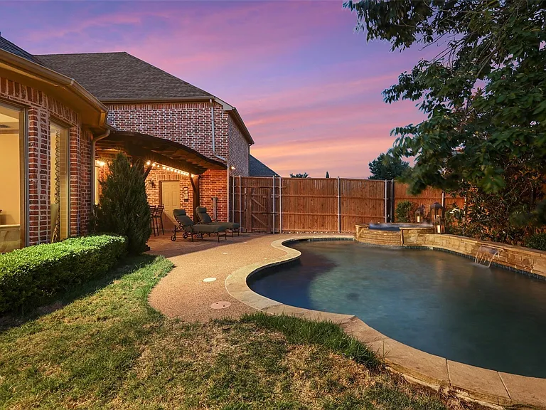 2408 Lady Of The Lake Blvd — Photo 4