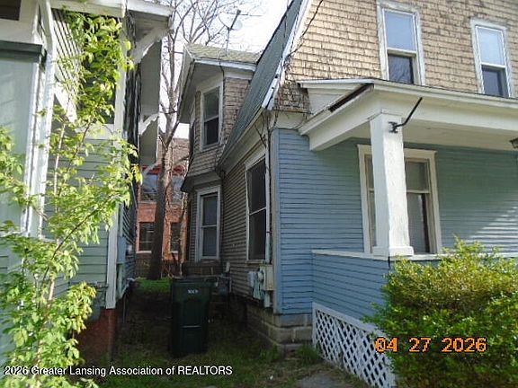3rd image of 223 E Hillsdale St APT 2